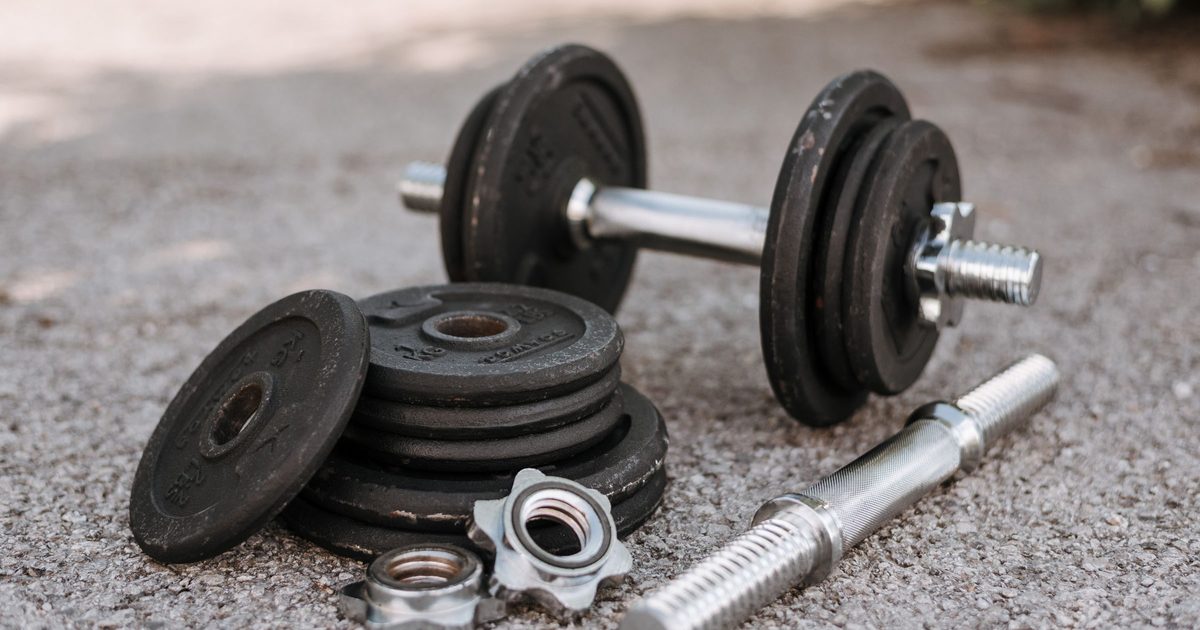 Mejores pesas ajustables para casa 2026: mancuernas y kettlebell que sustituyen un gimnasio